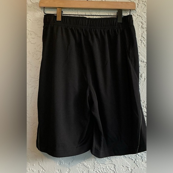 Boys Old Navy Active Black Go-Dry Shorts - Picture 6 of 9